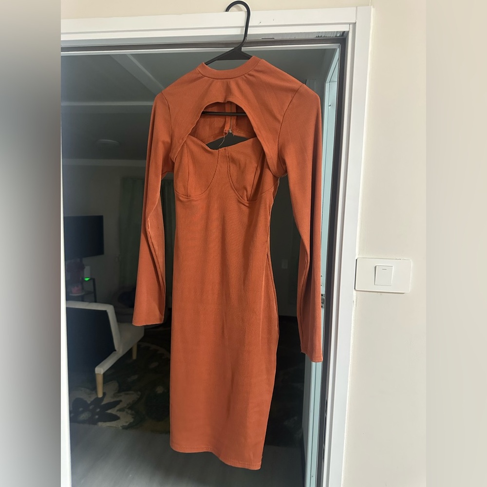 Elegant Orange Long-Sleeve Dress